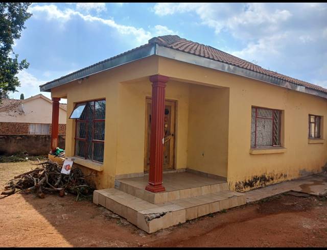 4 BEDROOM HOUSE FOR SALE IN FLORA PARK